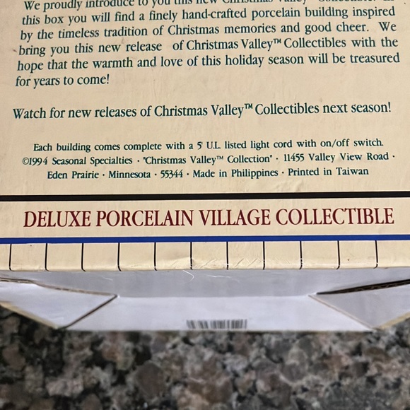 1994 CHRISTMAS VALLEY COLLECTIBLE MAPLEWOOD FARM LIGHTED BUILDING - Picture 12 of 12